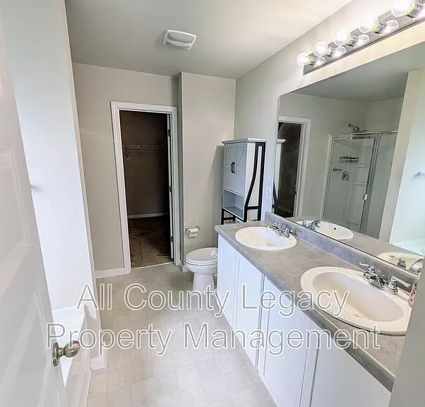 1313 Brookstone Lake Dr — Photo 9