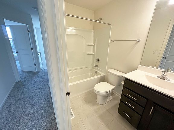 5th image of 1289 Lakepointe Dr