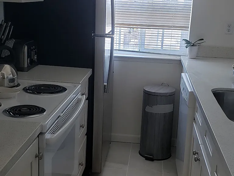 7411 Rainbow Dr — Photo 6