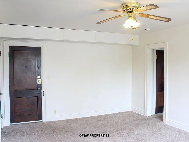 1560 E. Broad St. — Photo 37