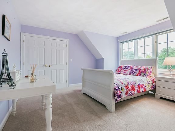 5th image of 12 Basswood Ln