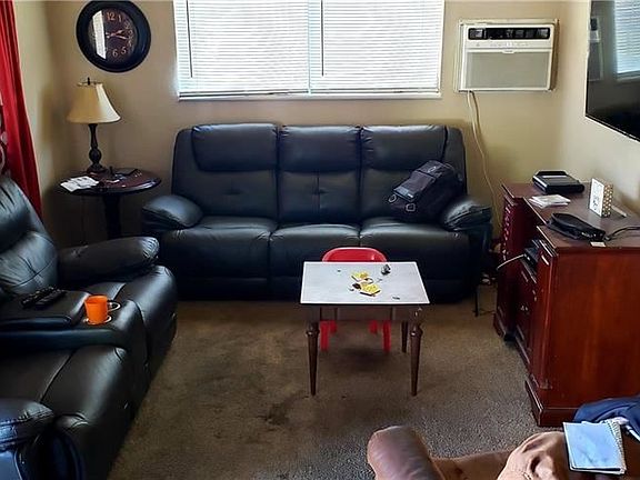 2nd image of 1705 Oakridge Dr