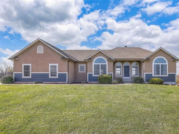 24420 S Persimmon Ln, Peculiar, MO 64078