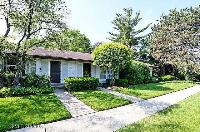 1st image of 305 Crestwood Vlg