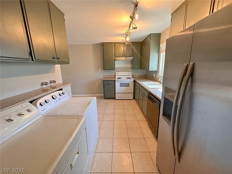 641 Pecos Way — Photo 14
