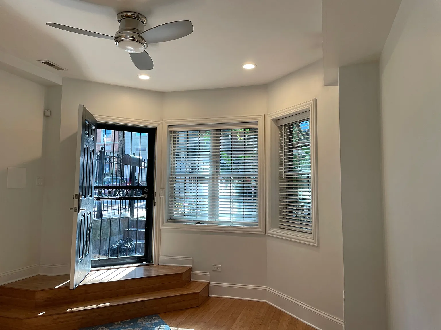 2 bed, 1000 sqft, $2,000 — Photo 2