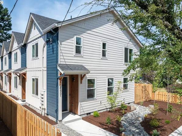 8429 NE Hassalo St, Portland, OR 97220