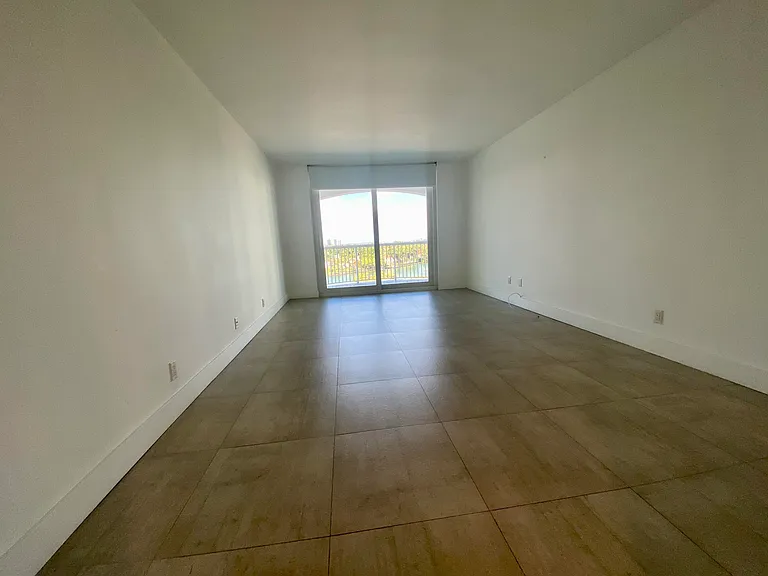 5401 Collins Ave #620 — Photo 15