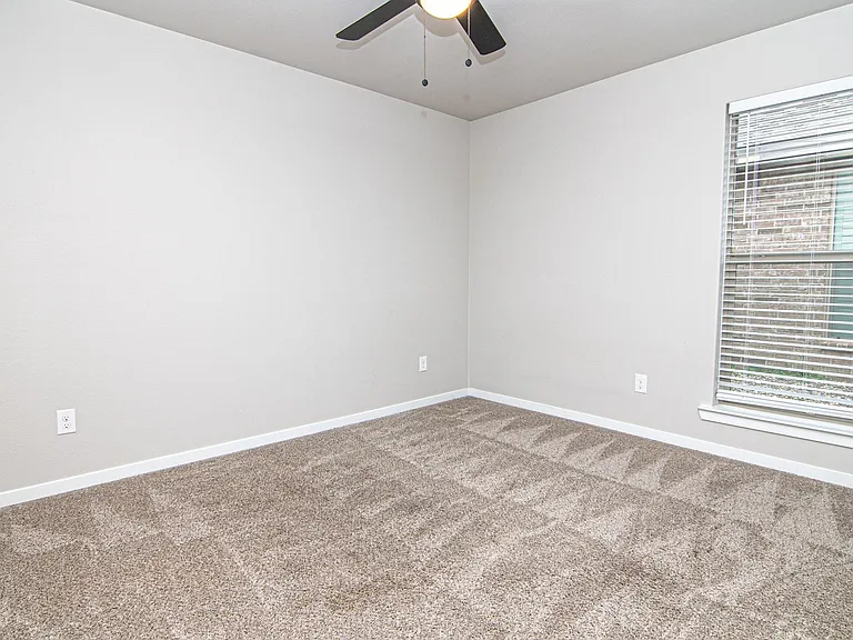 2524 Outlaw Ct — Photo 17