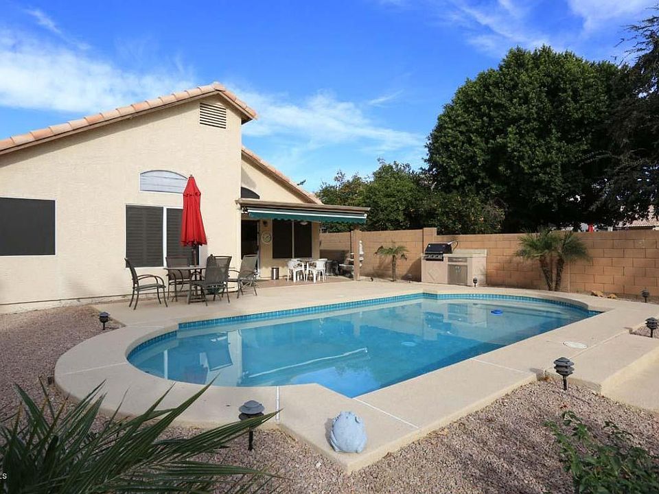 1st image of 327 W Aire Libre Ave
