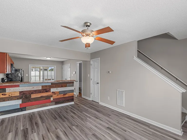 1004 Banister Loop — Photo 9