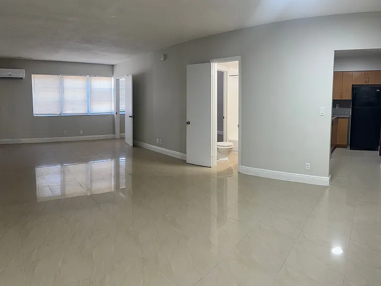 Bellagio Apartments — Photo 6