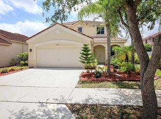 708 Willow Bend Rd, Fort Lauderdale, FL 33327