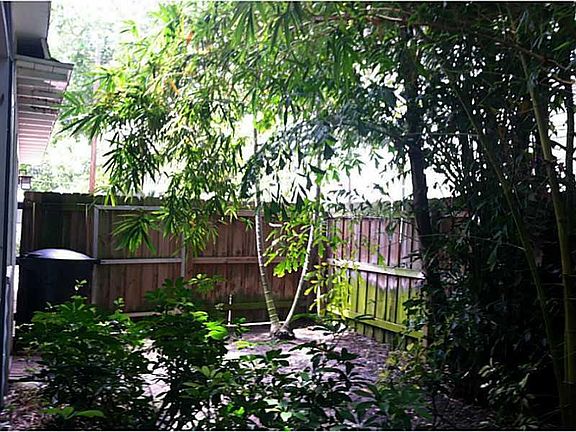 2nd image of 301 10th Ave NE