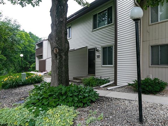 3rd image of 130 River Woods Ln