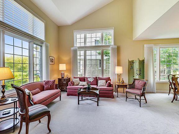4th image of 1819 Waterbury Cir