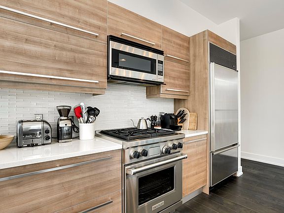 3rd image of 110 W Superior St #1402