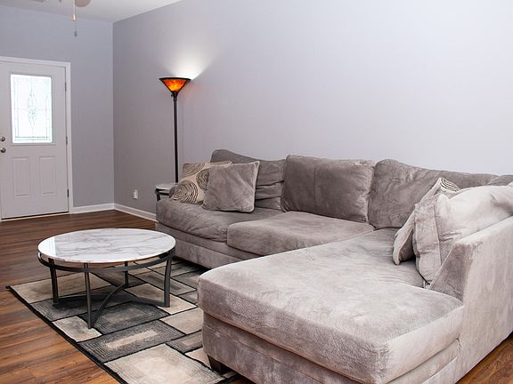 3rd image of 202 Gail Ln