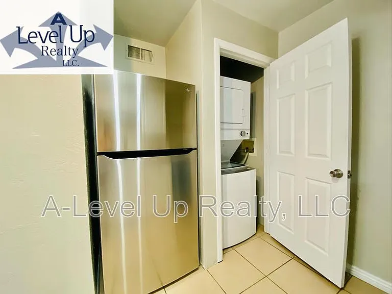 1854 N 5th Ave — Photo 3