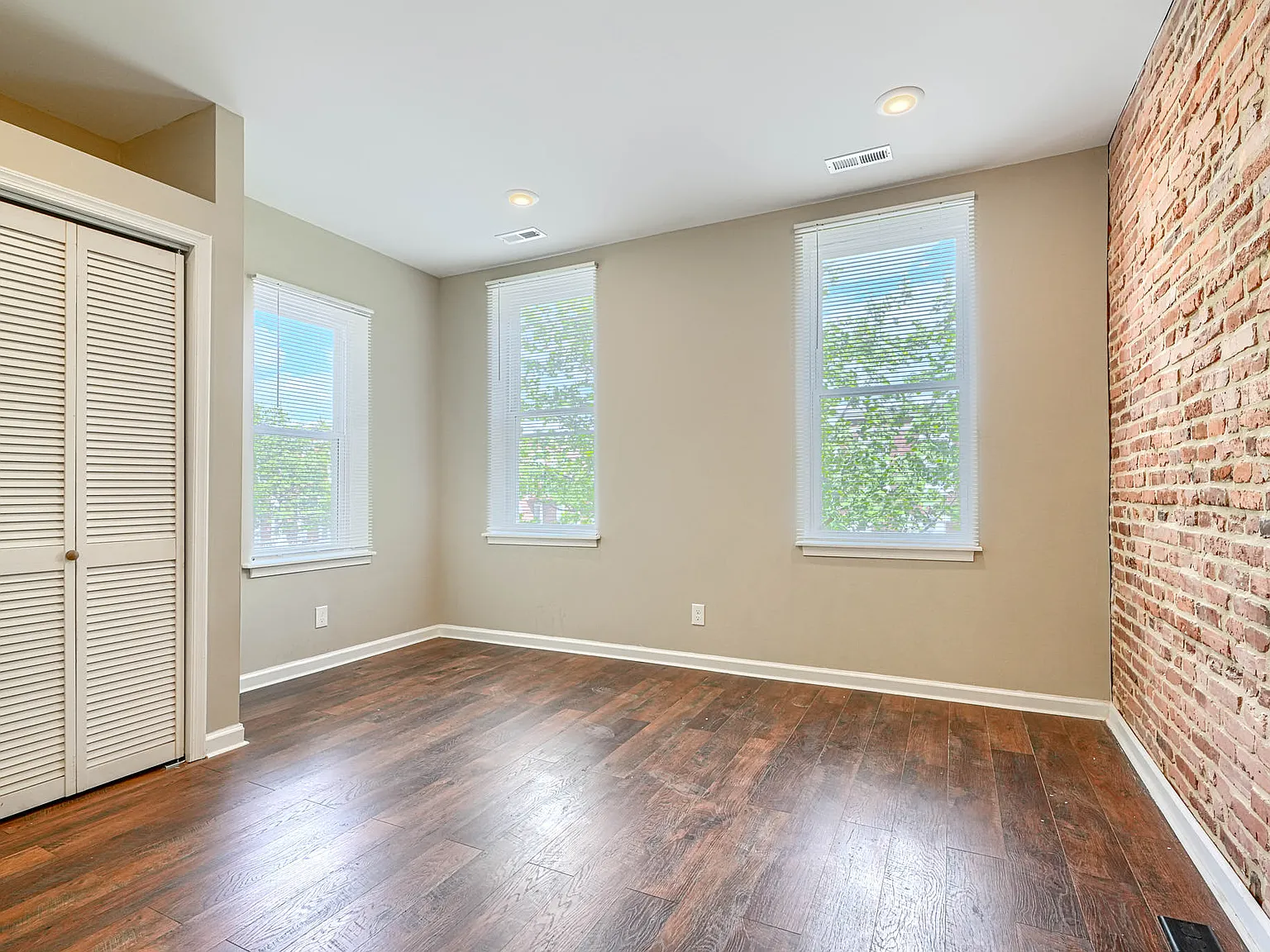 2 bed, 1400 sqft, $1,650 — Photo 1