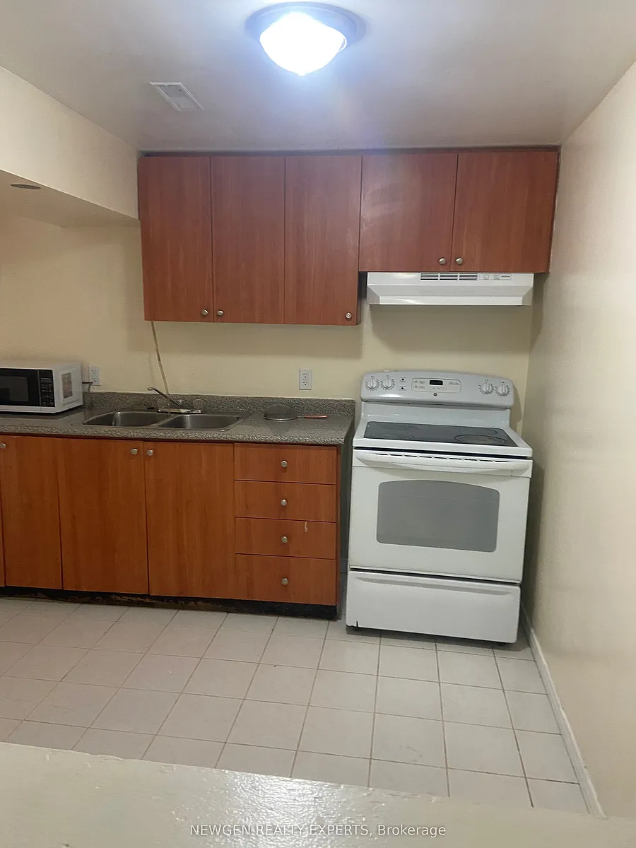 Building Photo - 4575 Guildwood Way W #BSMNT