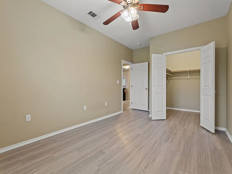 Stone Hill Apartments — Photo 35