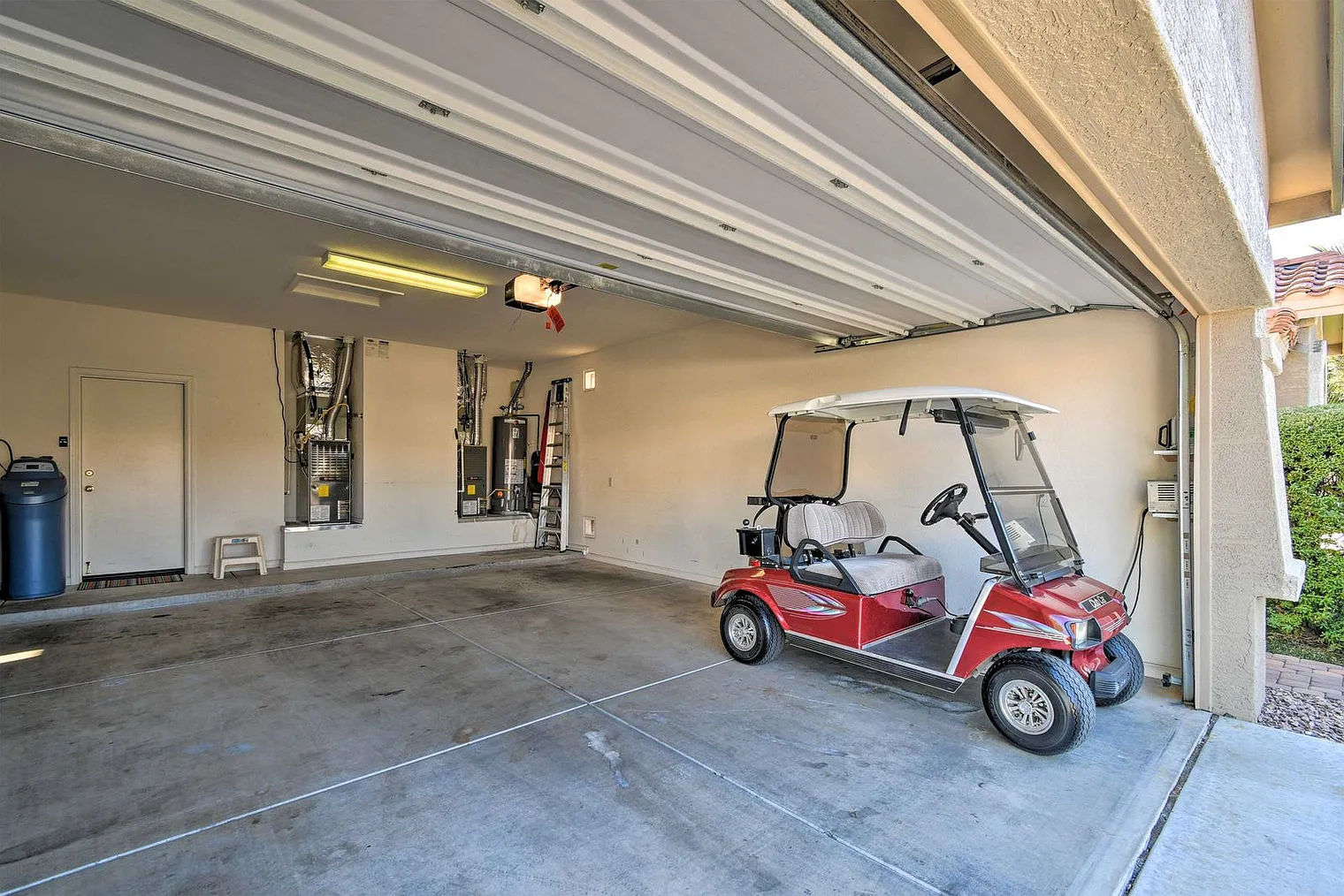 3 bed, 3.0 bath, 2443 sqft, $3,652 — Photo 3