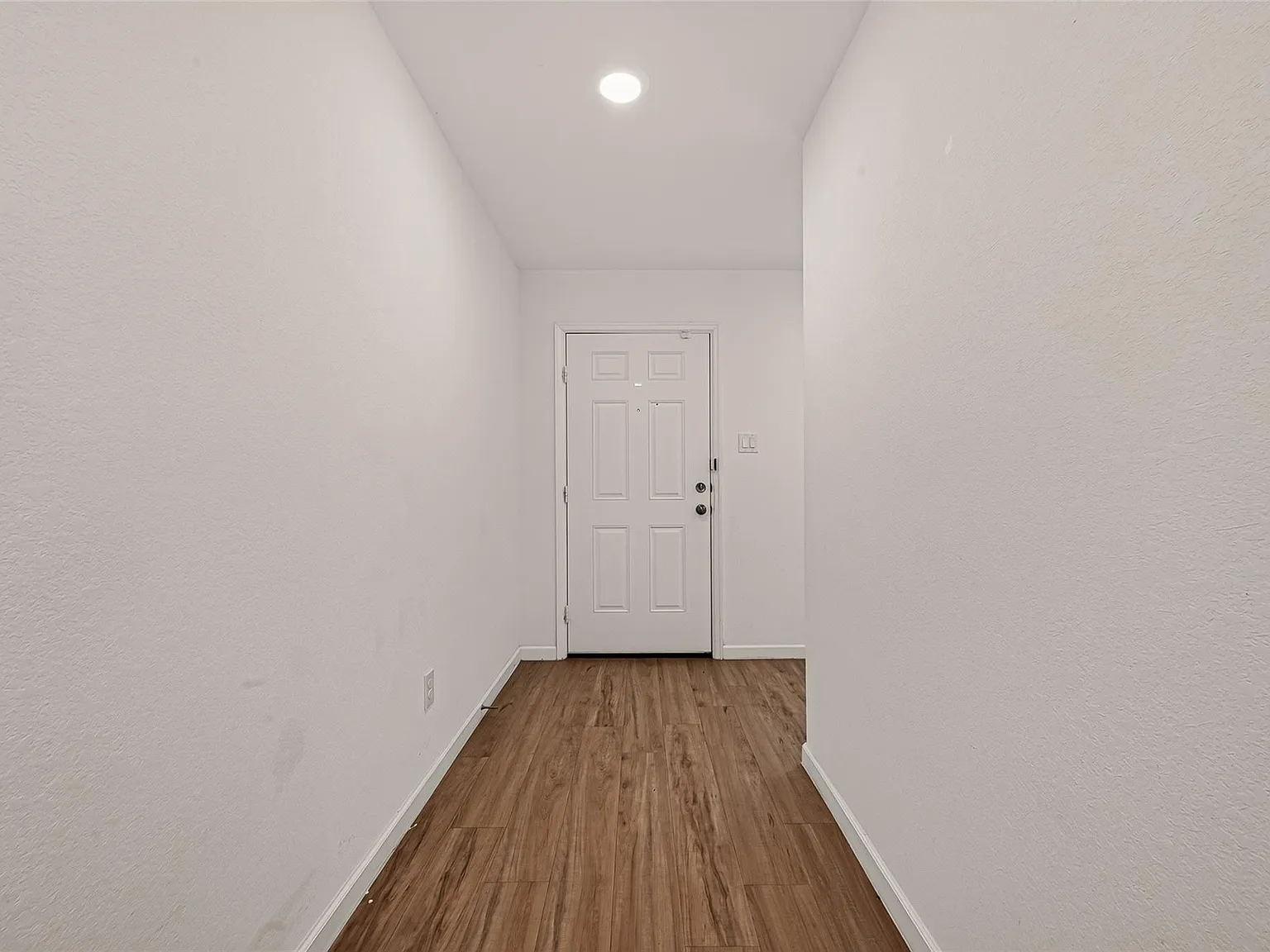 4 bed, 2.5 bath, 1958 sqft, $2,250 — Photo 4