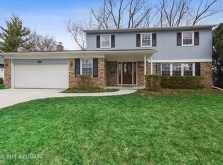 1018 Regency Ln, Libertyville, IL