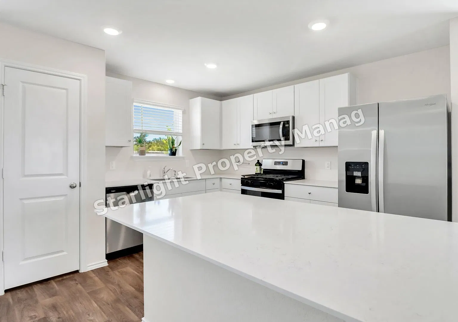 Charming 4-Bedroom Sanctuary in San Antonio with 2.5 Baths and Expansive Living Space! — Photo 2