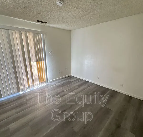 402 N West St — Photo 8