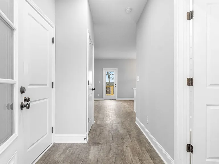 2129 Powell Rd — Photo 4