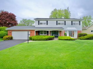940 Huckleberry Ln, Northbrook, IL