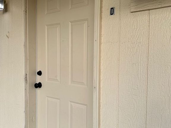4th image of 4413 Circle Pl NE APT D
