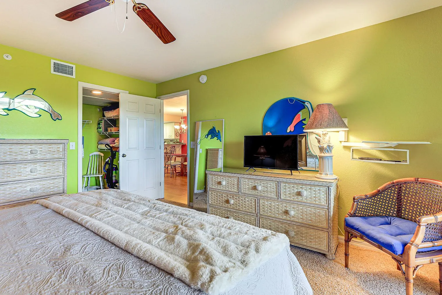 2 bed, 2.0 bath, 1227 sqft, $3,496 — Photo 4