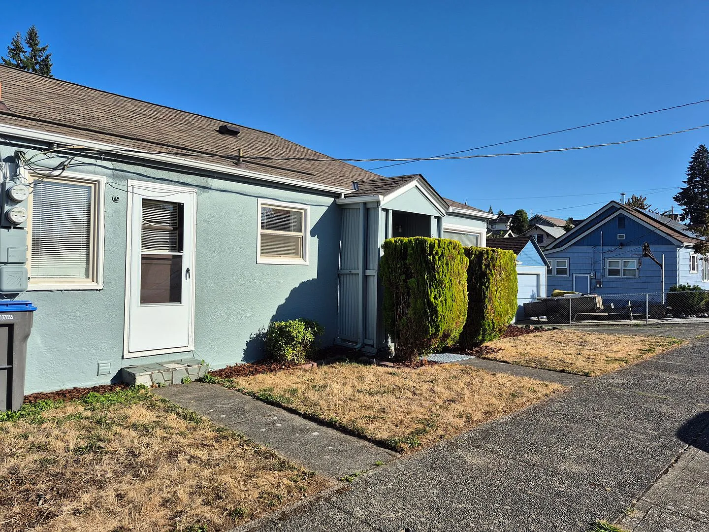 Charming 2 Bedroom Duplex — Photo 2