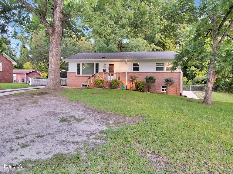 300 Long Acres Dr — Photo 2