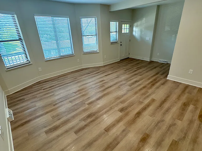 2212 N Cambridge Ave #2212 — Photo 6
