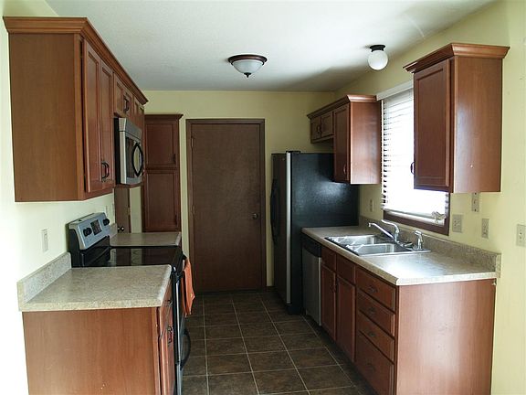 3rd image of 319 N Sunnyslope Ct S