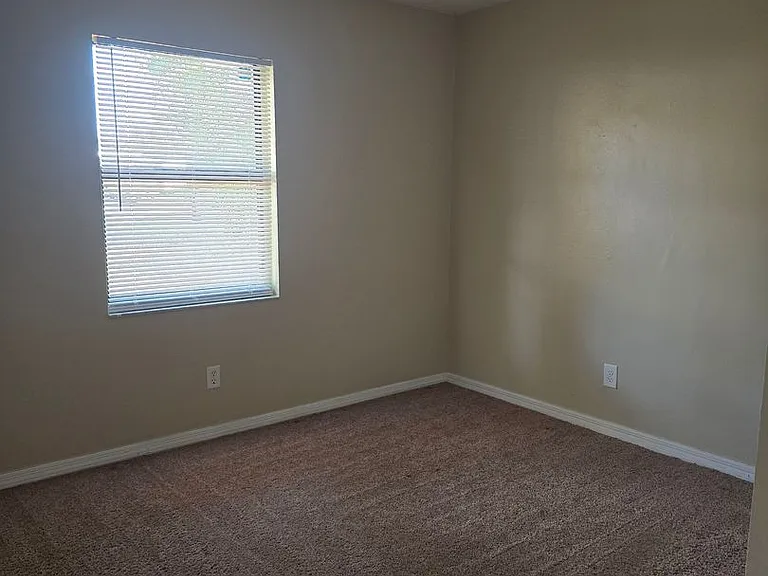609 N Palm Dr — Photo 12