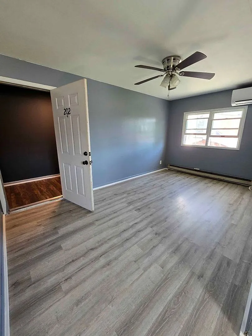Woodward/Clinton Commercial Property — Photo 1
