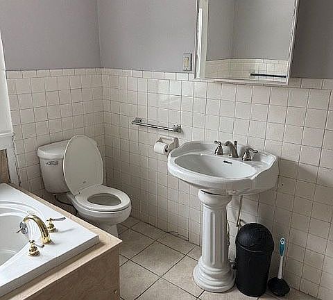 2nd image of 715 Wall St