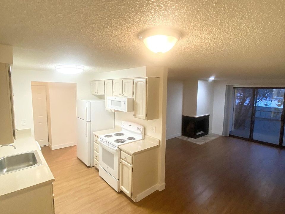 1st image of 3023 14th Ave W APT 103