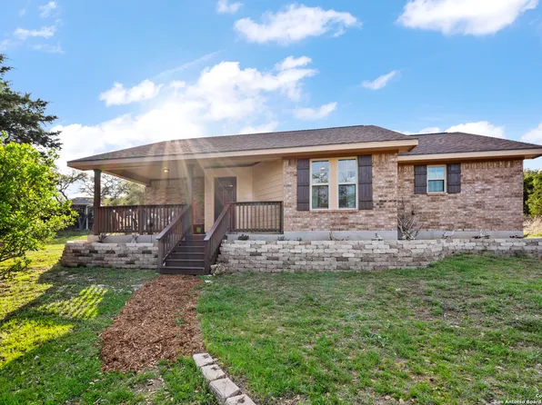 1135 Twisted Oak, Canyon Lake, TX 78133