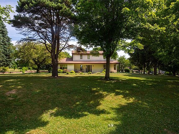 2nd image of 610 Sprucewood Ct