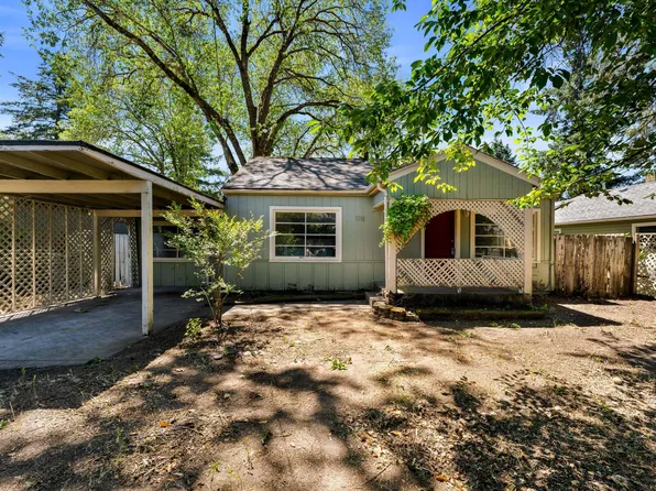 1711 SW J St, Grants Pass, OR 97526