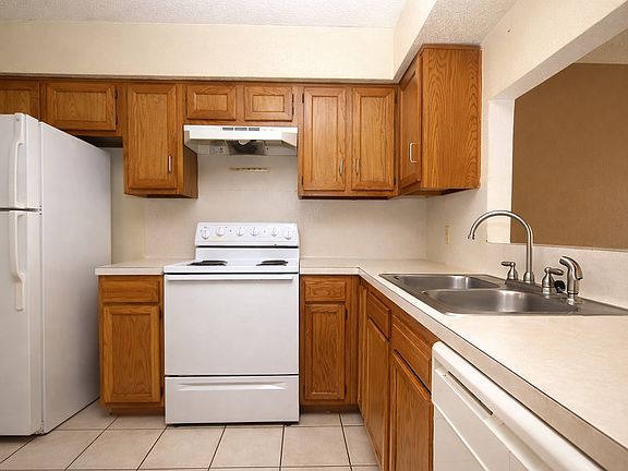 4th image of 2148 Greenbriar Colony Dr