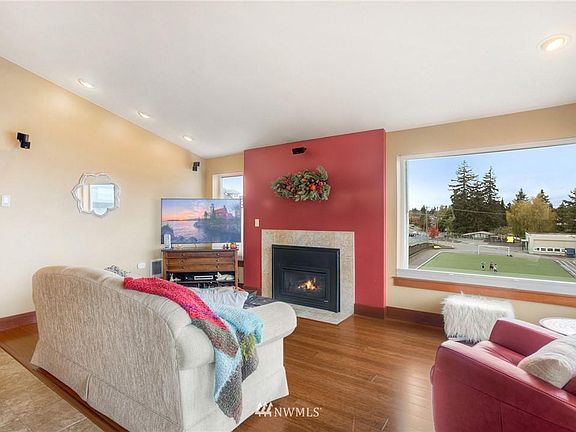 3rd image of 1115 N I St APT 301