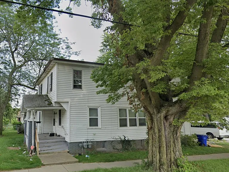 1305 E Locust St #B — Photo 2