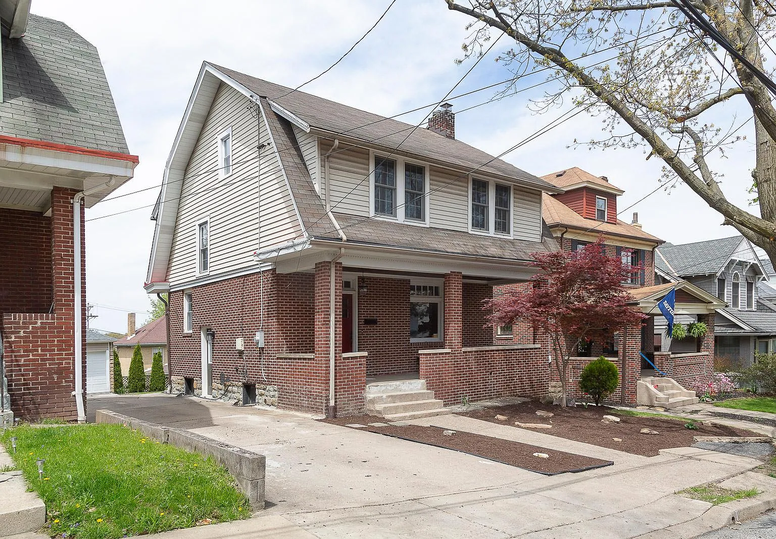 216 Edward Ave — Photo 1